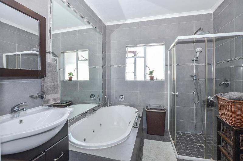 6 Bedroom Property for Sale in Parow North Western Cape